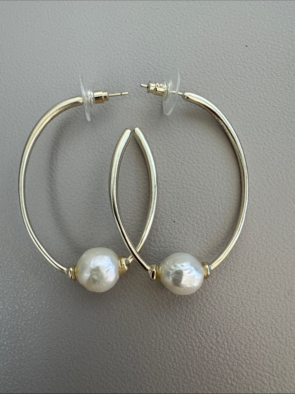 Kendra Scott Gold Hoop Earrings with White Pearl Accent - Picture 2 of 3